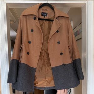 Like New Nine West Women's Stylish Tan and Gray Peacoat